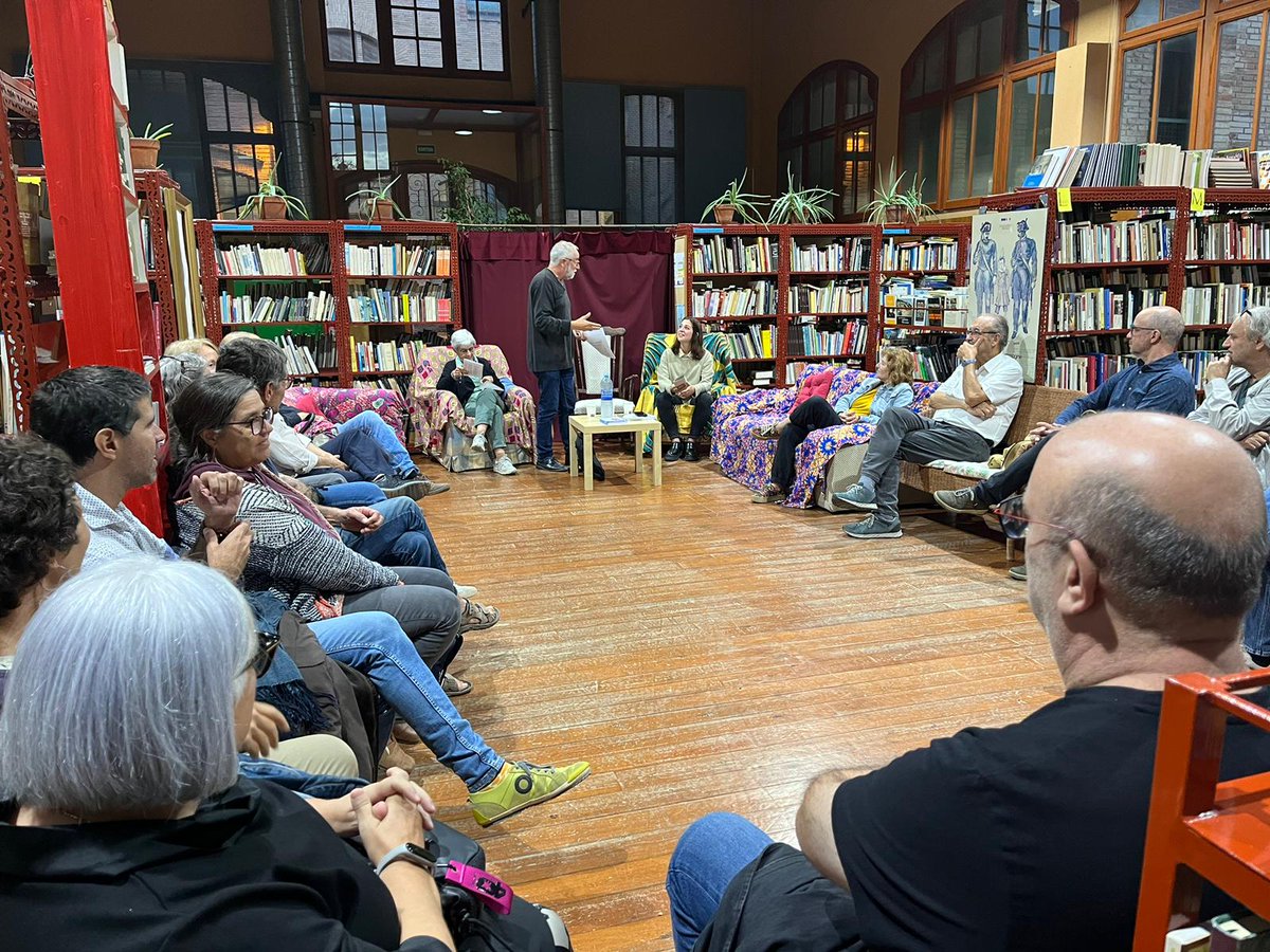 Presentació del llibre de Quim Franch a Connexió Papyrus, de Celrà, el poble on va viure i on és enterrat.