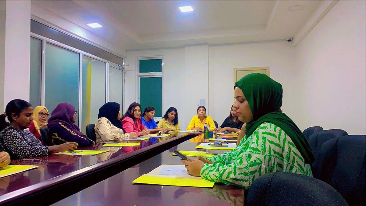 އަންހެނުންގެ ރޫހުގެ ހިންގާ ކޮމިޓީގެ  ފުރަތަމަ ބައްދަލުވުން