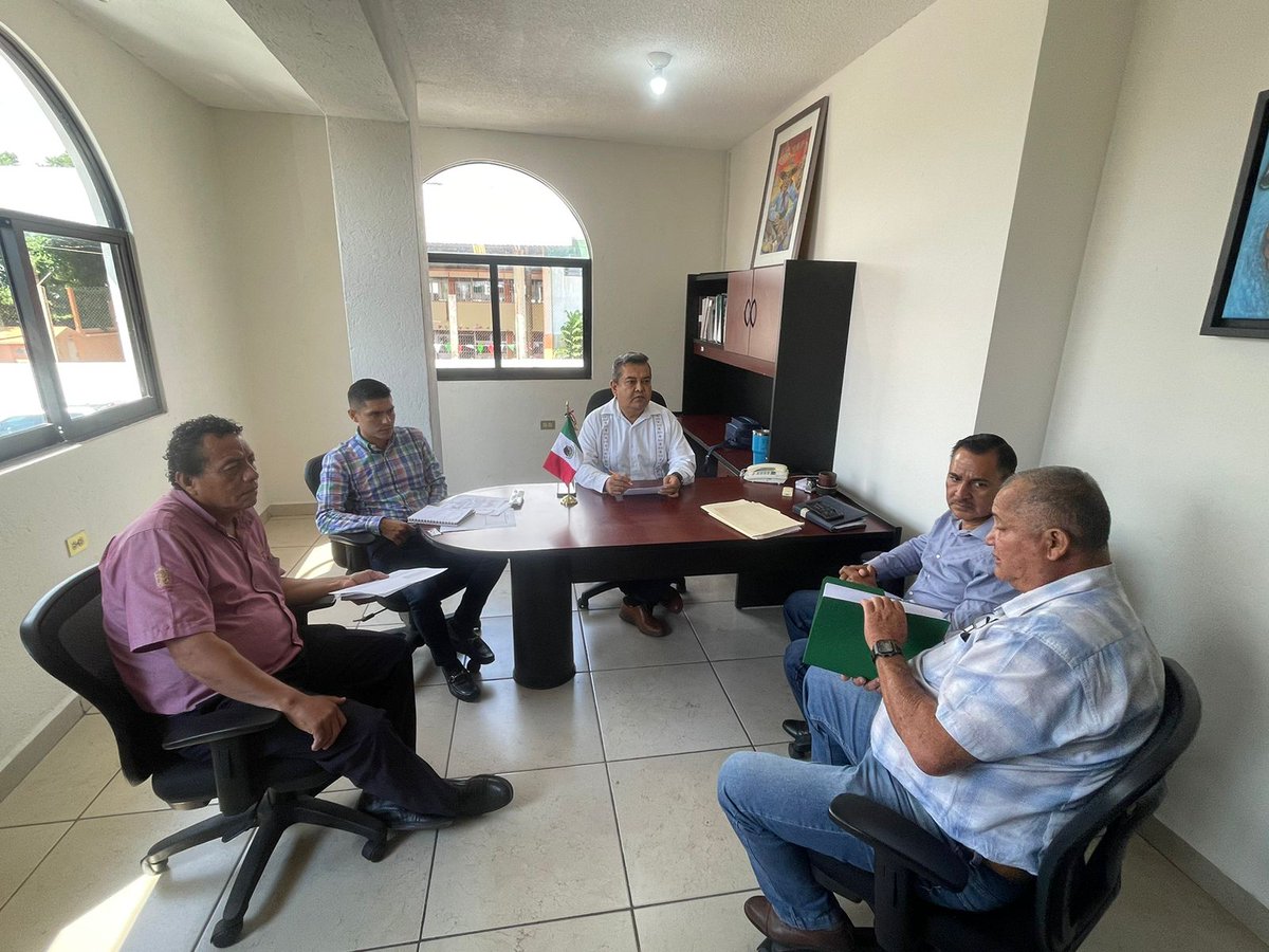 Continuamos realizando acciones para los primeros 100 días de Gobierno 

Con el Acalde de Paraiso y el enlace municipal de Jalpa de Méndez,  realizaremos entrega de Títulos de Propiedad, en favor de 180 familias.
