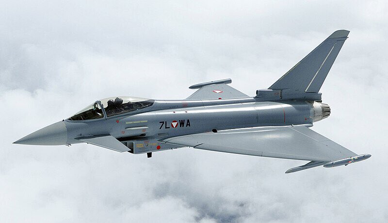 EYT’nin “sadece bu yıl” ülkeye maliyeti:

724 milyar TL.

Almak için görüştüğümüz;
- 40 adet yeni F-16 Blok 70
- 20 adet Eurofighter Typhoon

800 milyar TL.