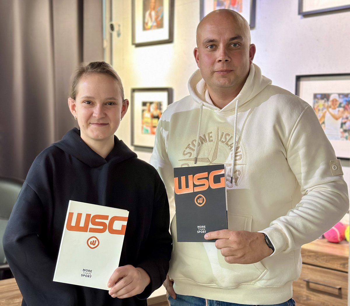 <a href="/karolinapek98/">Karolina Pek</a> to prawdziwa wojowniczka – potrójna 🥇🥉🥉 medalistka Igrzysk Paralimpijskich w Paryżu. Od teraz gramy razem. Naszym celem jest nie tylko rozwój jej kariery sportowej, ale też budowanie mocnego wizerunku i strategii, która pokaże jej sukcesy światu jeszcze szerzej.