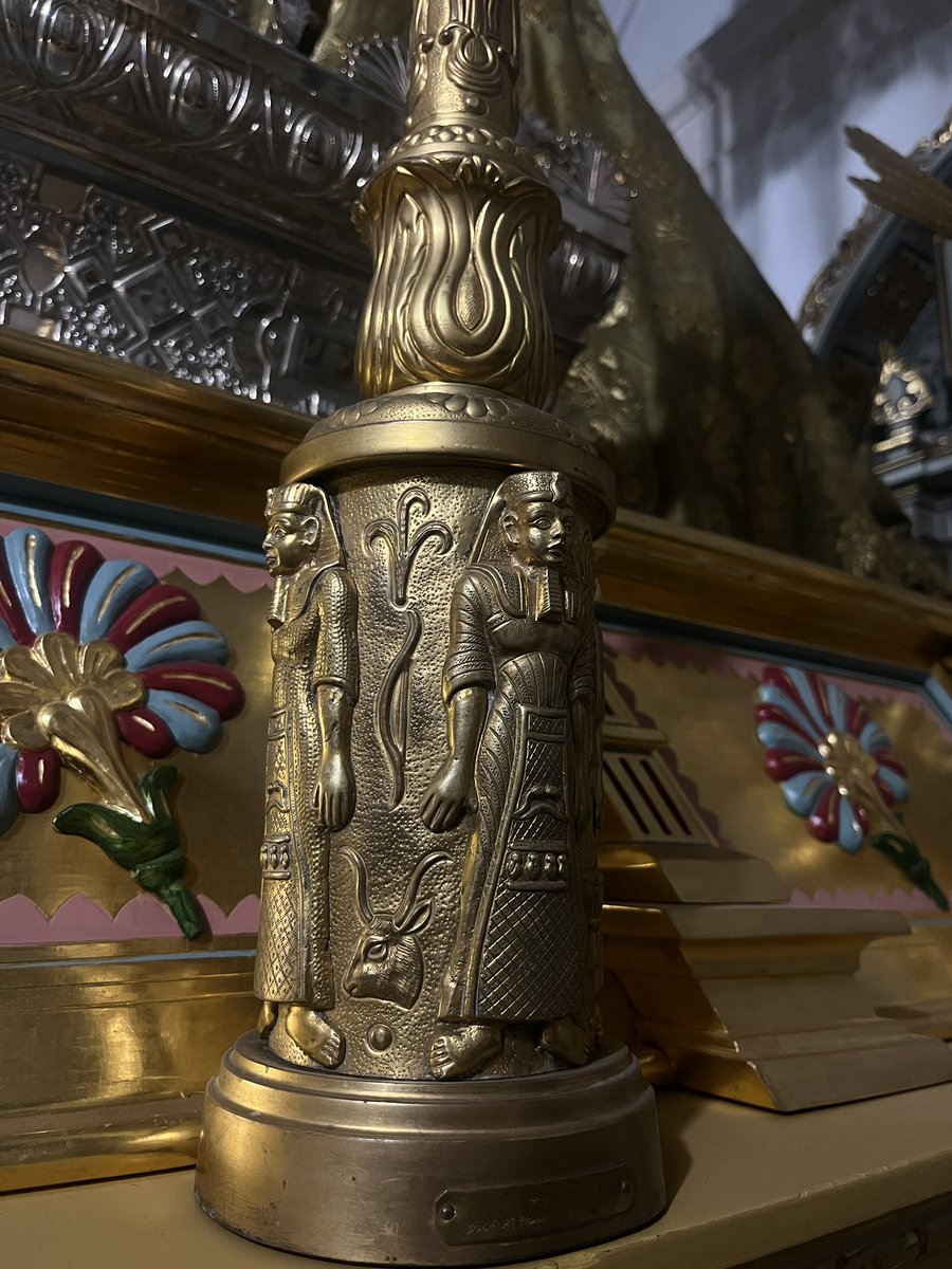 blancafddez's tweet photo. Egipto presente en las cofradías. Caminando por Osuna en una iglesia nos encontramos con este paso. Sin duda alguna, es el paso más original que he visto en mi vida. Los colores, el diseño y lo armónico que es todo el conjunto. https://t.co/YWZQtk2RG1