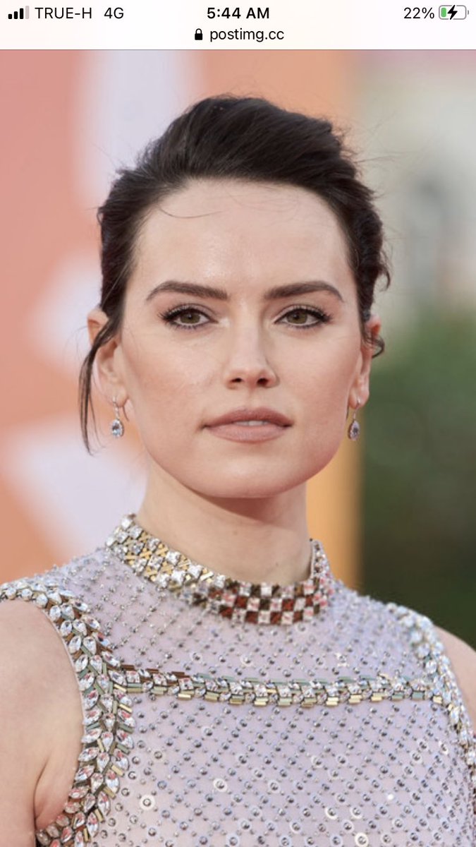 Daisy Ridley is literally too beautiful…. An angle 💘 #DaisyRidley