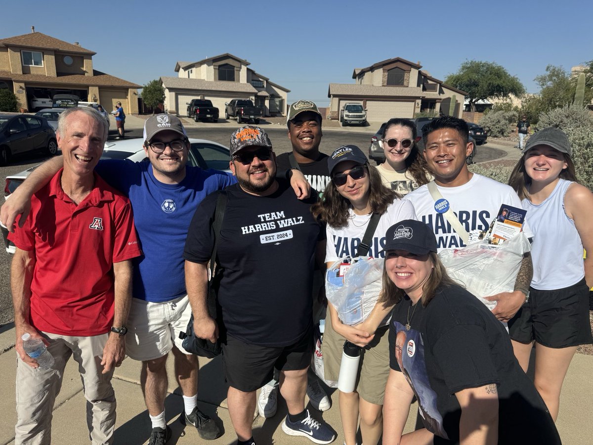 ScottPetersCA50's tweet photo. This weekend, members of #TeamPeters joined @sdcyoungdems and headed to Arizona to get out the vote for @kamalaharris, @rubengallego, &amp; local candidates to help turn AZ blue. I‘m proud to support the Vice President’s campaign to help fund these critical efforts. #YoungGetsItDone! https://t.co/SKxNfWZomq