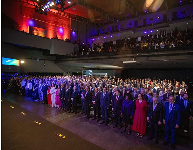 firjan's tweet photo. A #Firjan e o #CIRJ têm novo presidente e diretores(as). Luiz Césio Caetano tomou posse como presidente da federação das indústrias e do Centro Industrial do Rio de Janeiro, em 14/10. Ele sucede Eduardo Eugenio Gouvêa Vieira, que ficará à frente do Conselho Superior da Firjan. ⤵️ https://t.co/E7J979m0kG