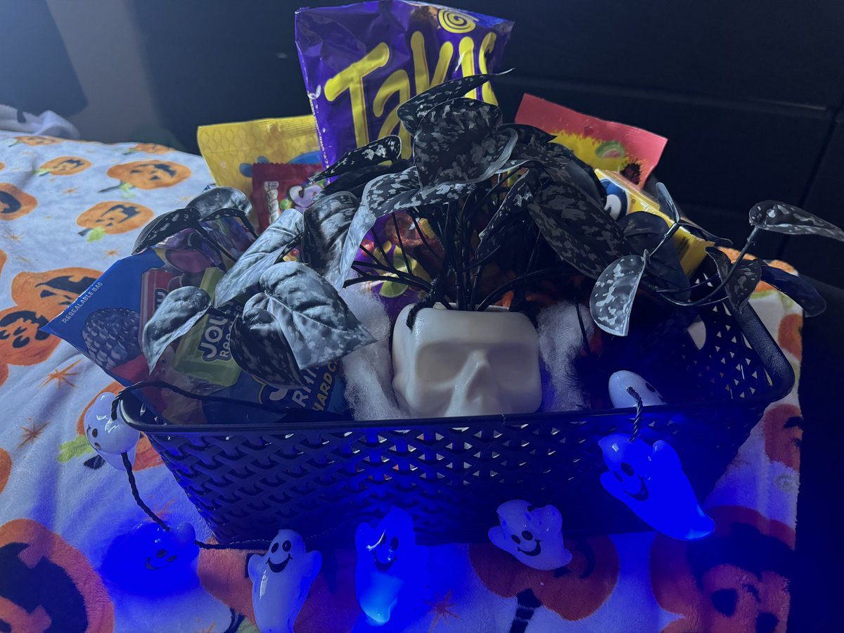lisersss's tweet photo. Loving this spooky szn 🖤 https://t.co/ojfaFpvZQd