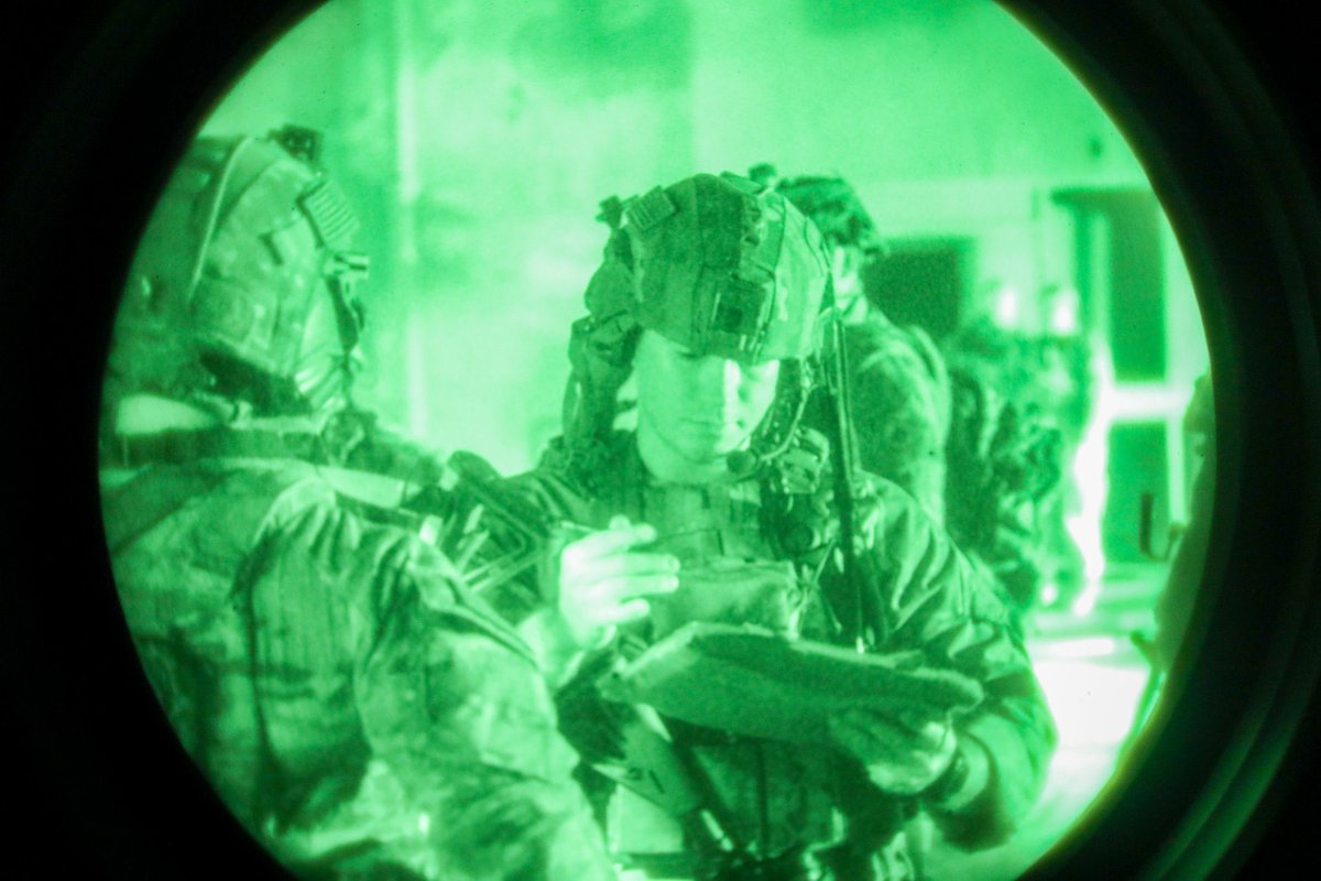 CENTCOM's tweet photo. New Jersey Army National Guard’s 2nd Battalion, 113th Infantry Regiment, conducts night training within the U.S. Central Command (CENTCOM) area of responsibility. @CJTFOIR @USNationalGuard @NJNationalGuard https://t.co/BUlv94Mgc6