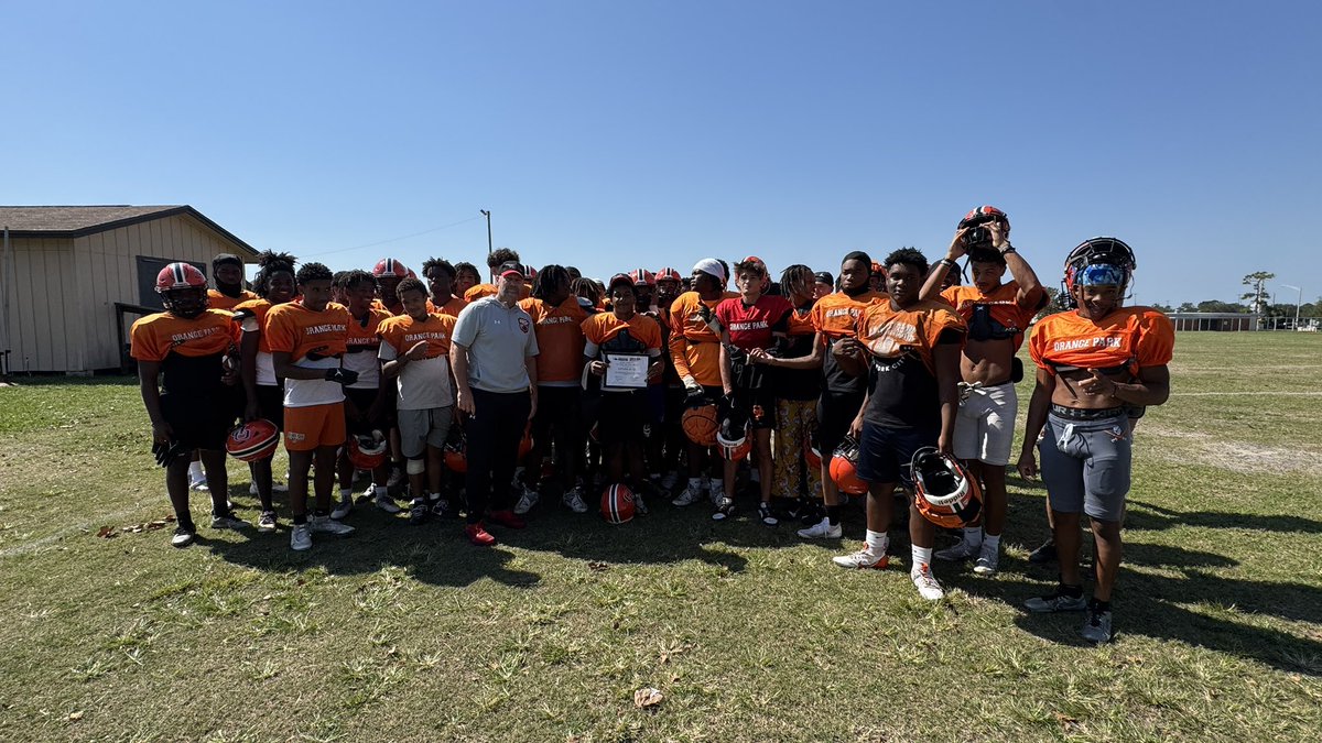 Congratulations to Junior RB Dylon Ruiz for being selected as the Jacksonville Sharks Foundation and 1010XL's High School Player of the Week! #TheRaiderWay 🍊