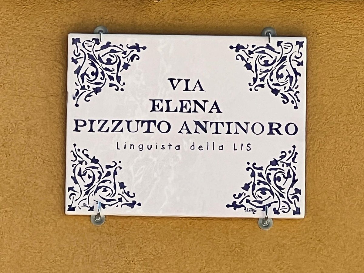 Yesterday, in Santo Stefano Quisquina, in Sicily, the memory of Elena Pizzuto Antinoro, a sign language linguist, was honored by naming a street after her. It was a great privilege to share her way of doing research with students, her family,  friends, and the women's committee.