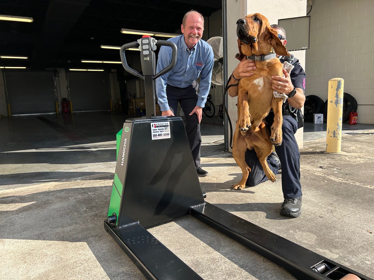 frontierfork's tweet image. “Frontier Forklifts honors the Pearland Police Department with the donation of an electric pallet jack. Thank you all for your dedication to keeping our community safe!

Looks like police dog, Flash, is excited to put their new pallet jack to good use!”