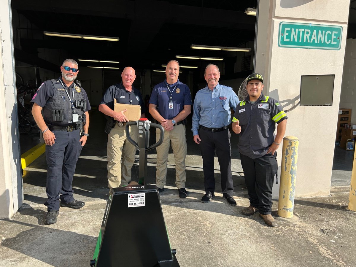 frontierfork's tweet image. “Frontier Forklifts honors the Pearland Police Department with the donation of an electric pallet jack. Thank you all for your dedication to keeping our community safe!

Looks like police dog, Flash, is excited to put their new pallet jack to good use!”