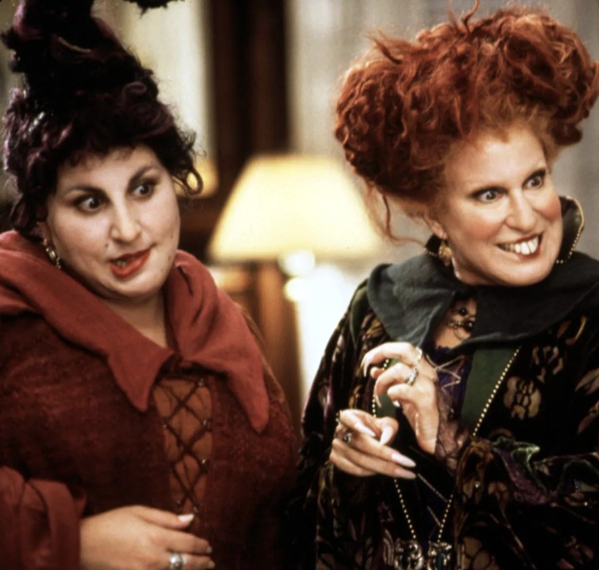 MingeyMarje's tweet image. Polly and Holly when a new bride turns up… #MAFSUK