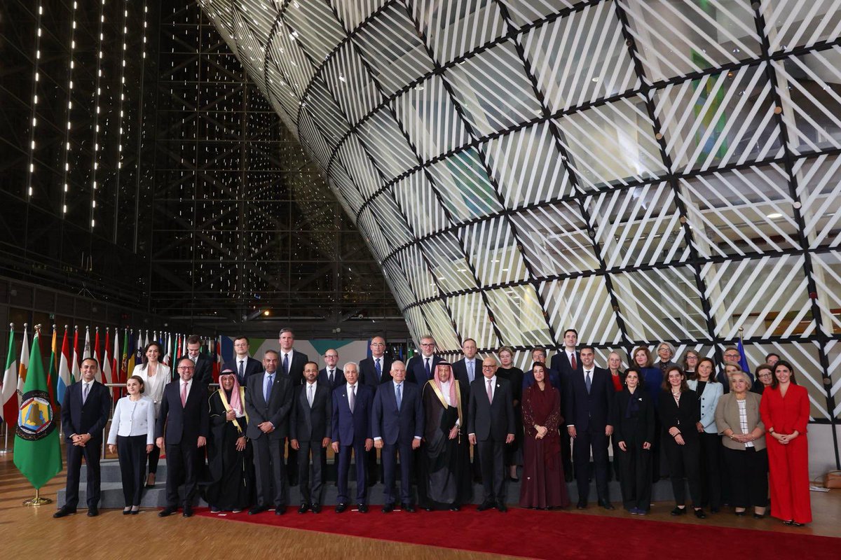 This evening in Brussels, insightful exchange with Ministers from the Gulf Cooperation Council, on regional stability &amp; de-escalation in the Middle East, in preparation of tomorrow’s first EU-GCC Summit. United in our efforts to promote peace&amp;respect for international law.