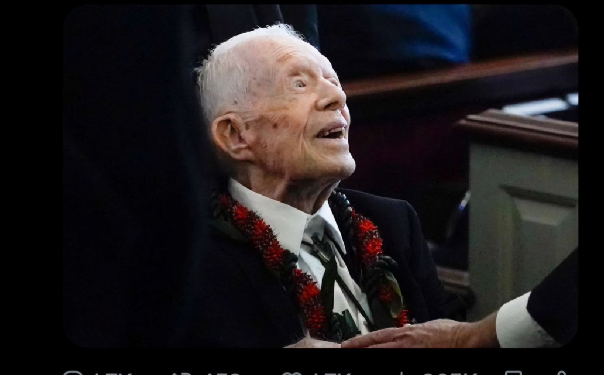 AuntSassyAss's tweet image. The beautiful soul, former president Jimmy Carter, cast his vote for Harris today. 💙