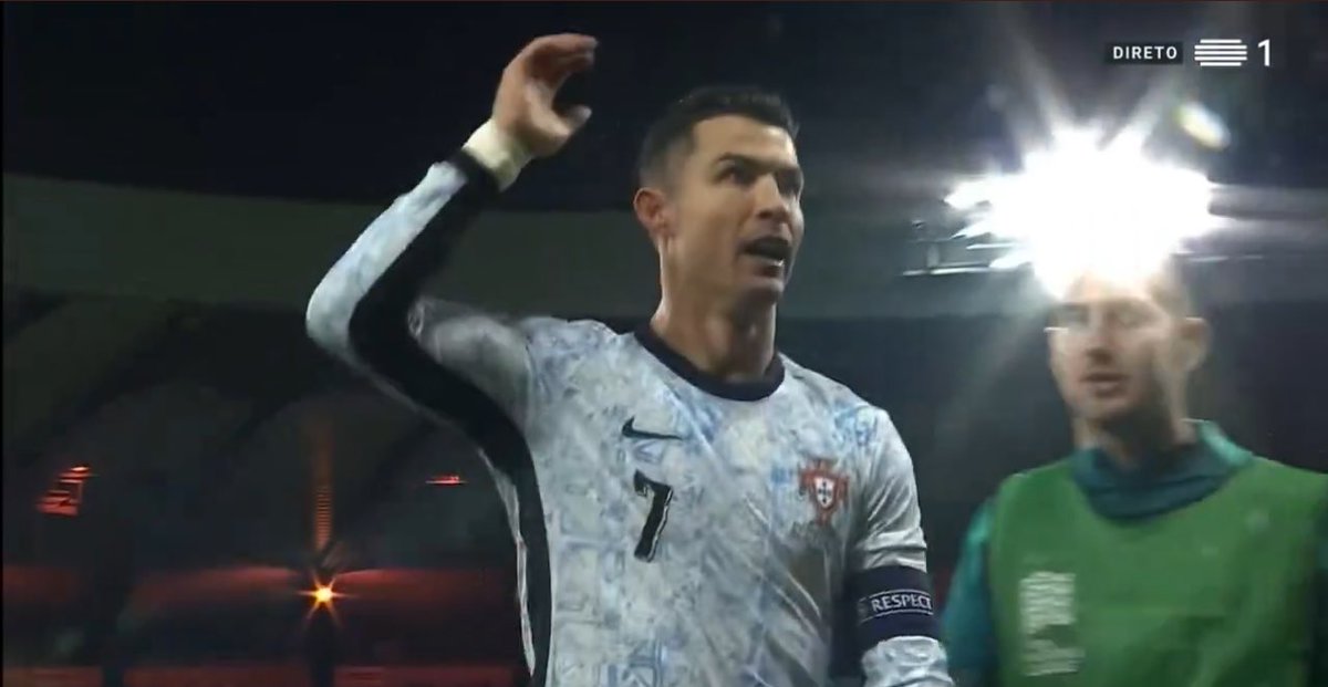 When you’re supposedly the GOAT and someone asks you to score with a free header against a 41-year-old