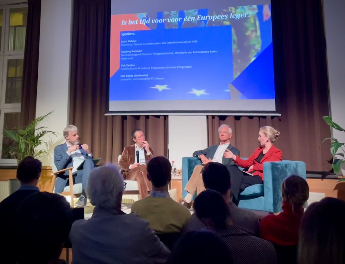 Is het tijd voor een Europees leger? Vanavond gingen Dick Zandee <a href="/ingeborg_den/">Ingeborg Denissen</a> <a href="/koertdebeuf/">Koert Debeuf</a> in debat <a href="/deBuren/">deBuren</a> scherp gemodereerd door <a href="/obk/">Olaf Koens</a> 

“Europa moet bestaande structuren gebruiken en systemen beter afstemmen.” “Geïntegreerde 🇧🇪🇳🇱 defensiesamenwerking is effectief voorbeeld.”