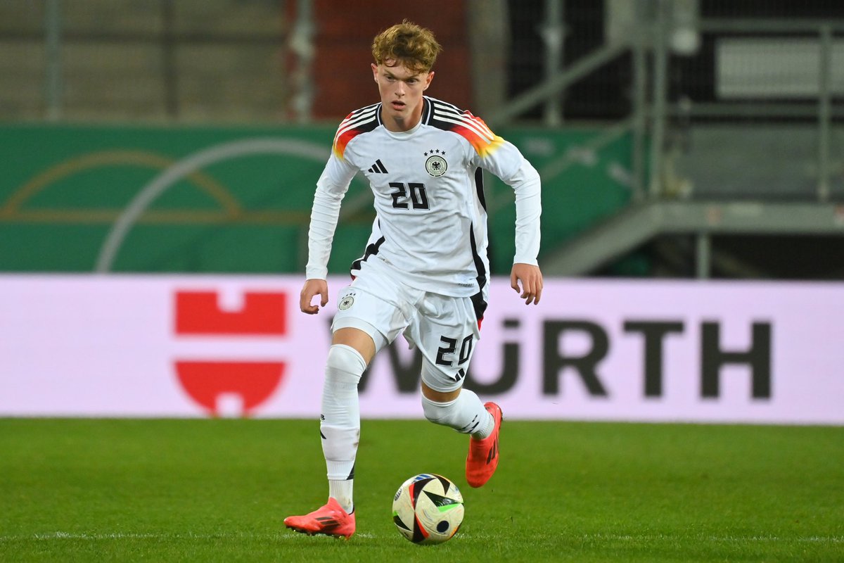 Plettigoal's tweet photo. 🚨⚽️ Paul #Wanner scored a fantastic goal for the German U21 team today against Poland … 

Next step is his final decision for Germany or Austria. Then the plans for summer will be finalized. 18 y/o wants to play Champions League next season. His loan with Heidenheim runs until the end of the season. No options included. 

FC Bayern (contract until 2027) are planning with him but if he will be part of the squad next season is still uncertain. A lot also depends on Florian #Wirtz. It cannot be ruled out that Wanner could be part of the negotiations with Leverkusen, if Bayern might go all-in for Wirtz.

@SkySportDE 🇩🇪🇦🇹