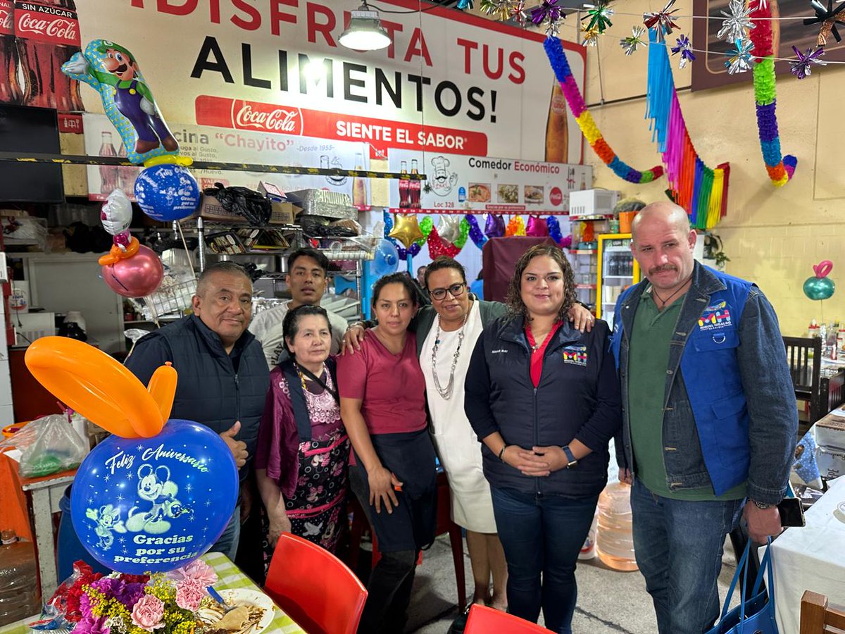 GenteLindaMH's tweet photo. Gracias a nuestros amigos del mercado "El Chorrito" por invitarnos a su 69 aniversario

El equipo Gente Linda les agradece la invitación y la atención, siempre admirando el esfuerzo de cada uno de los que laboran a diario en este emblemático espacio
#GenteLindaMH
#PasiónPorServir https://t.co/mQNrHQw7GP