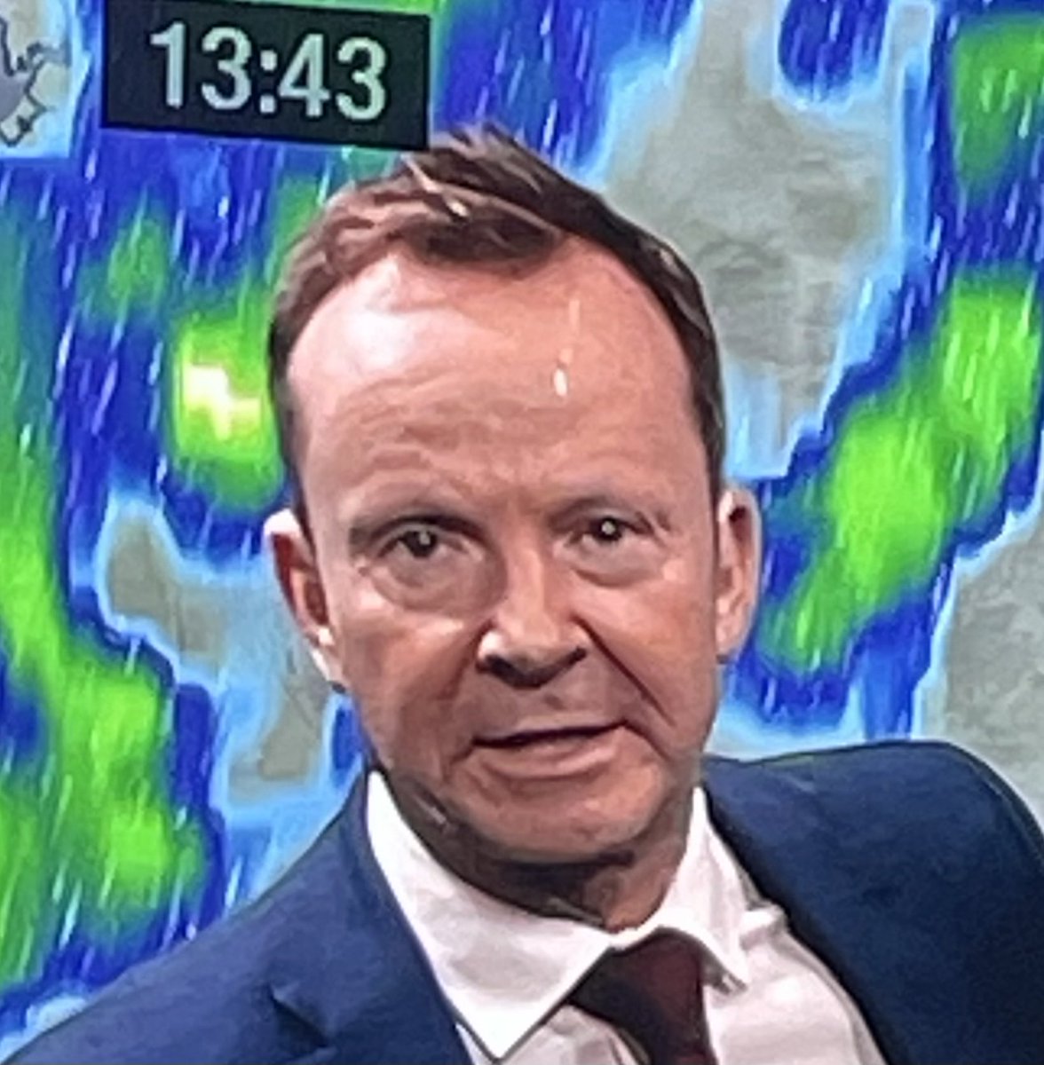 js_niki's tweet photo. ⁦⁦@Hudsonweather⁩ is that bird poo on your head?  It wasn’t a reflection🙄🤣 ⁦@peter_levy⁩ https://t.co/GHrNgNdbdF