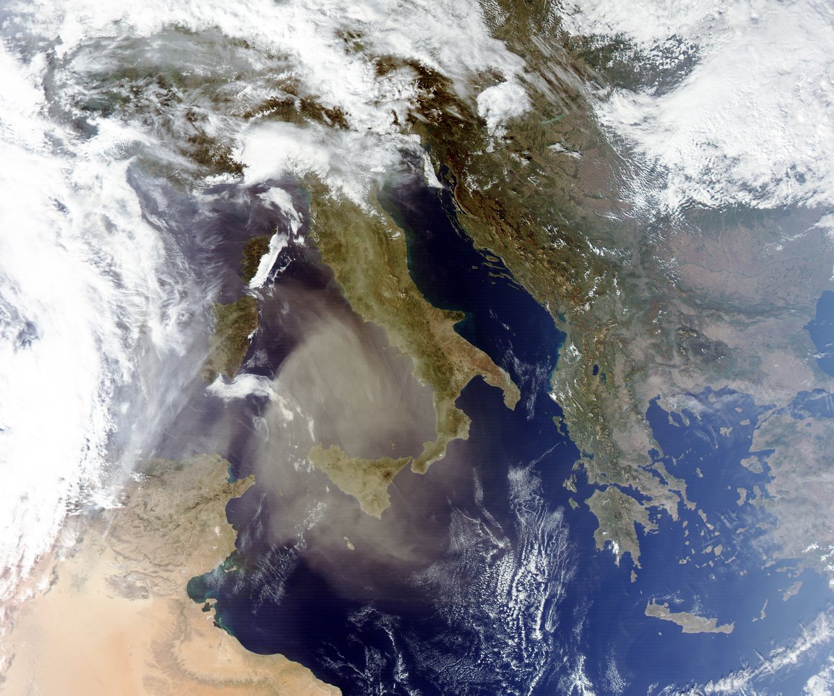 sq7ro's tweet photo. AQUA MODIS @ 12:55UTC X-band
Huge cloud of saharan dust over Sicily and Italy today. Also smoke from Etna can be easily visible. https://t.co/jmp3uXzGTZ