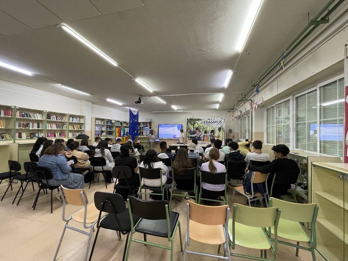 El Equipo de profesores <a href="/erasmusfgl/">Erasmus FP García Lorca</a> del <a href="/IesGarciaLorca/">IES LORCA ALBACETE</a> trabajando en difusión para la celebración de los #ErasmusDays del 2024
<a href="/sepiegob/">SEPIE</a>