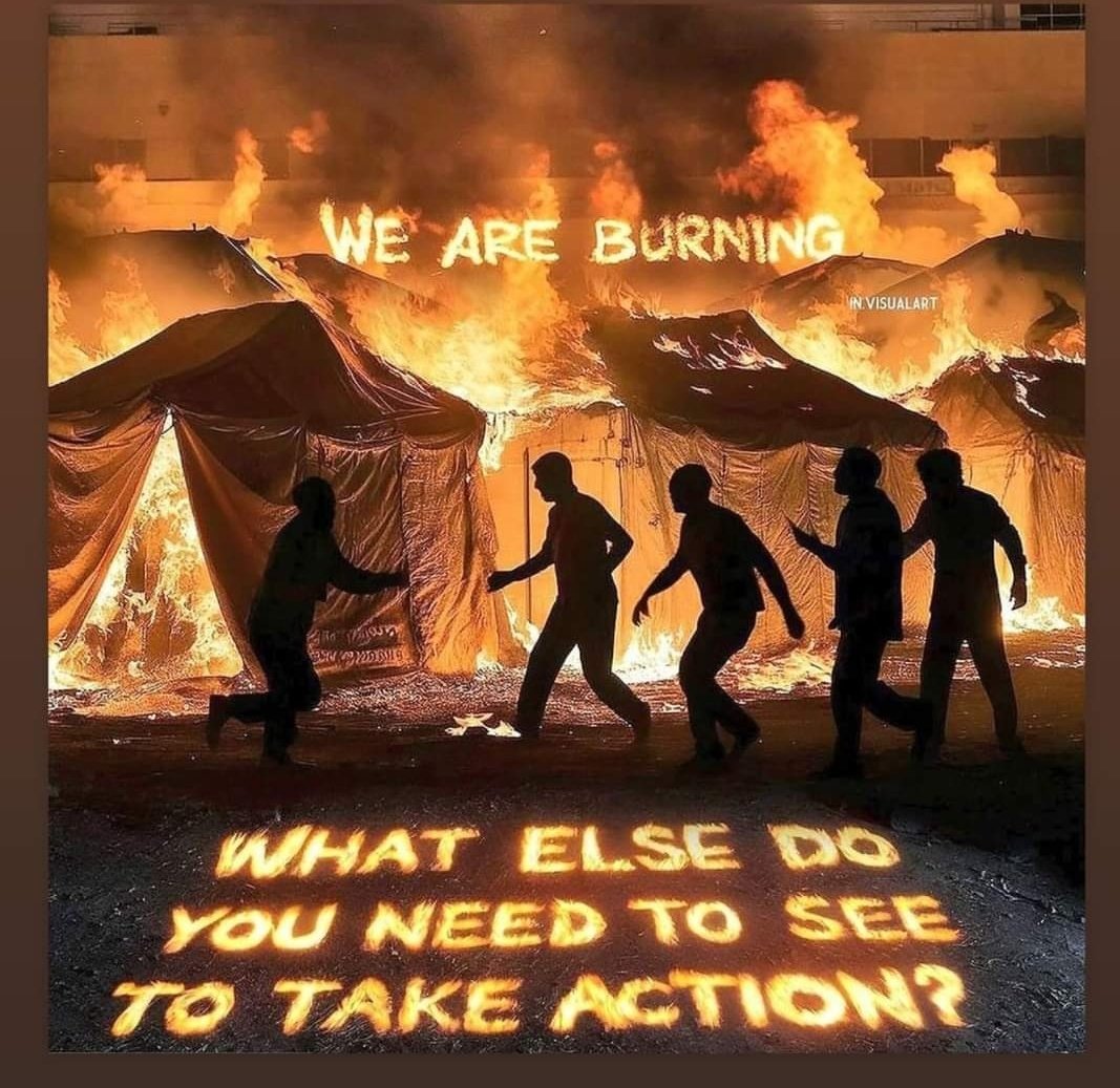 Plstn_logic's tweet image. #GazaGenocide 💔 😭
#WhereIsHumanity 💔 😭
رأيتموههم شهداء غرق، شهداء قصف، شهداء قنص، شهداء تجويع وشهداء استهداف بمسيرة.. رأيتم دمائهم، أكياس لحومهم، عظامهم ورأيتم أن لاشيء بقي من أثرهم💔 مالذي يحرك قلوبكم الميتة، فتنفرون نصرة لمن يدافع عنكم وعن الإنسانية جمعاء