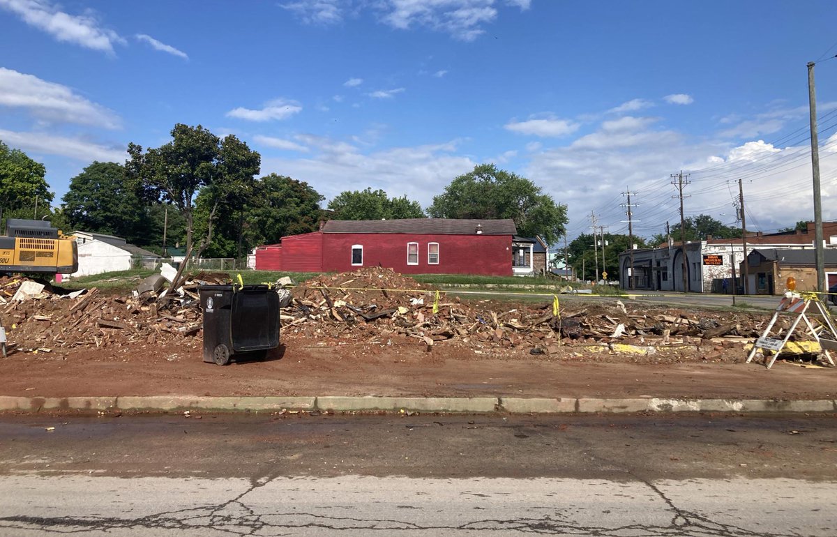 I always envisioned the Field Notes of the UofL Urban Design Studio to be a place to share thoughts and ideas about cities from a variety of voices, and today I'm excited to share a great piece of writing by Caleb Brooks. Please enjoy.
udstudio.org/stories/speed-…