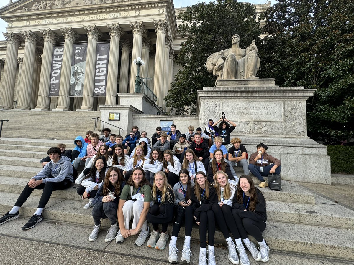 HMSBus2_DC2024's tweet photo. The students are tired after a museum-packed day but they still enjoyed seeing some of our nation’s most important  documents at the National Archives Museum! 📜🇺🇸 https://t.co/Ib8dMQJIAr