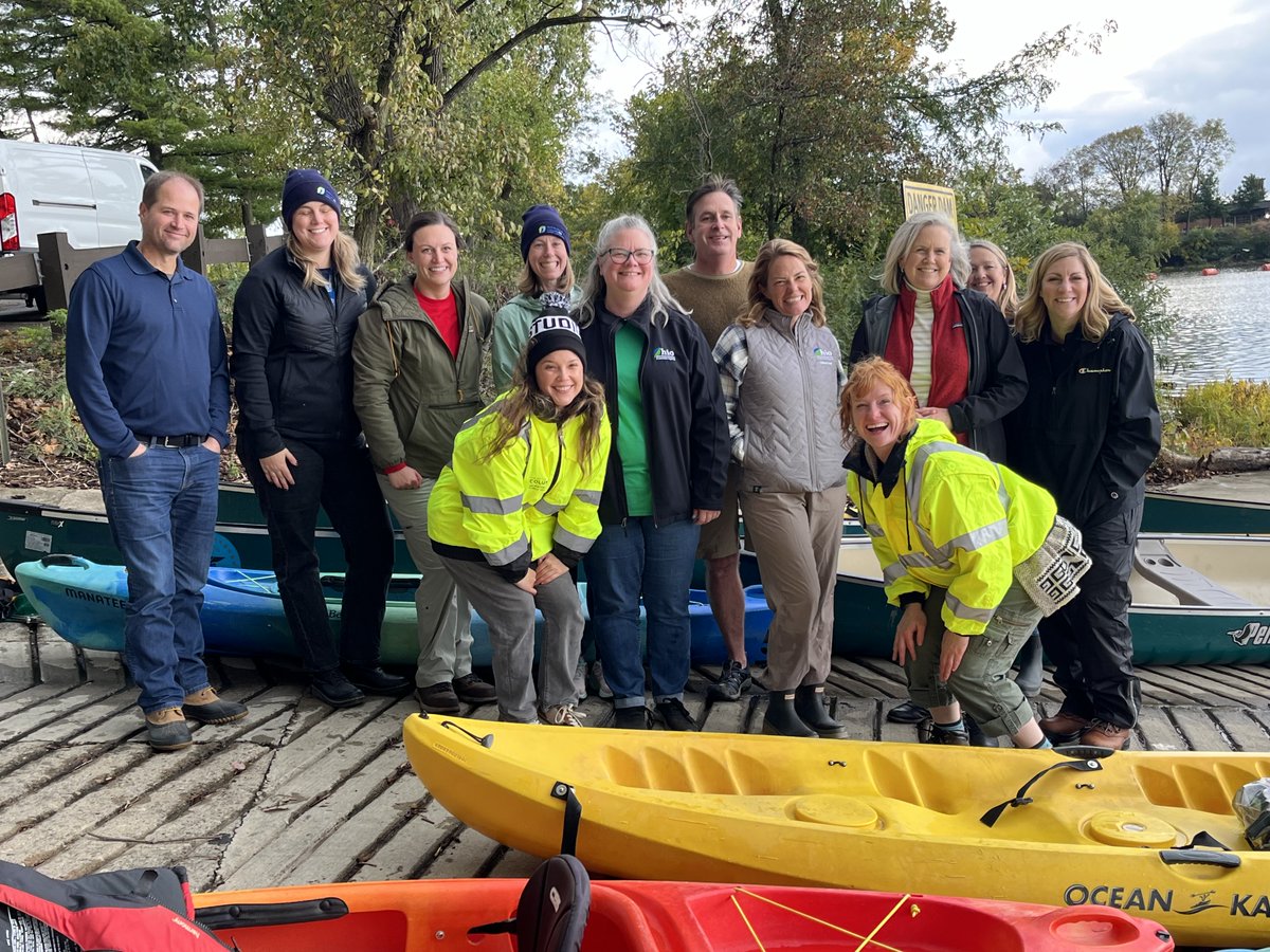 OhioEPA's tweet photo. #TrashTalkin on the #Scioto!
Director Vogel teamed up with @ColumbusDPS and the @CDPU - taking to the waters of the #SciotoRiver.
In 2022, the @ColumbusGov used an #OhioEPA grant to buy canoes and gear needed for river #cleanups all across #Columbus.
#OhioTheHeartOfItAll https://t.co/sRNSvq82oZ