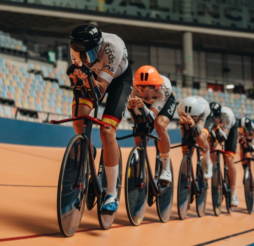 🌈 Mañana empieza el Mundial de Pista #Ballerup2024 

🇪🇸 Nuestro Joan Martí Bennassar forma parte del equipo de Persecución del #TeamESPciclismo

🚀 <a href="/Joanmarbr/">J.M.BENNASSAR</a>