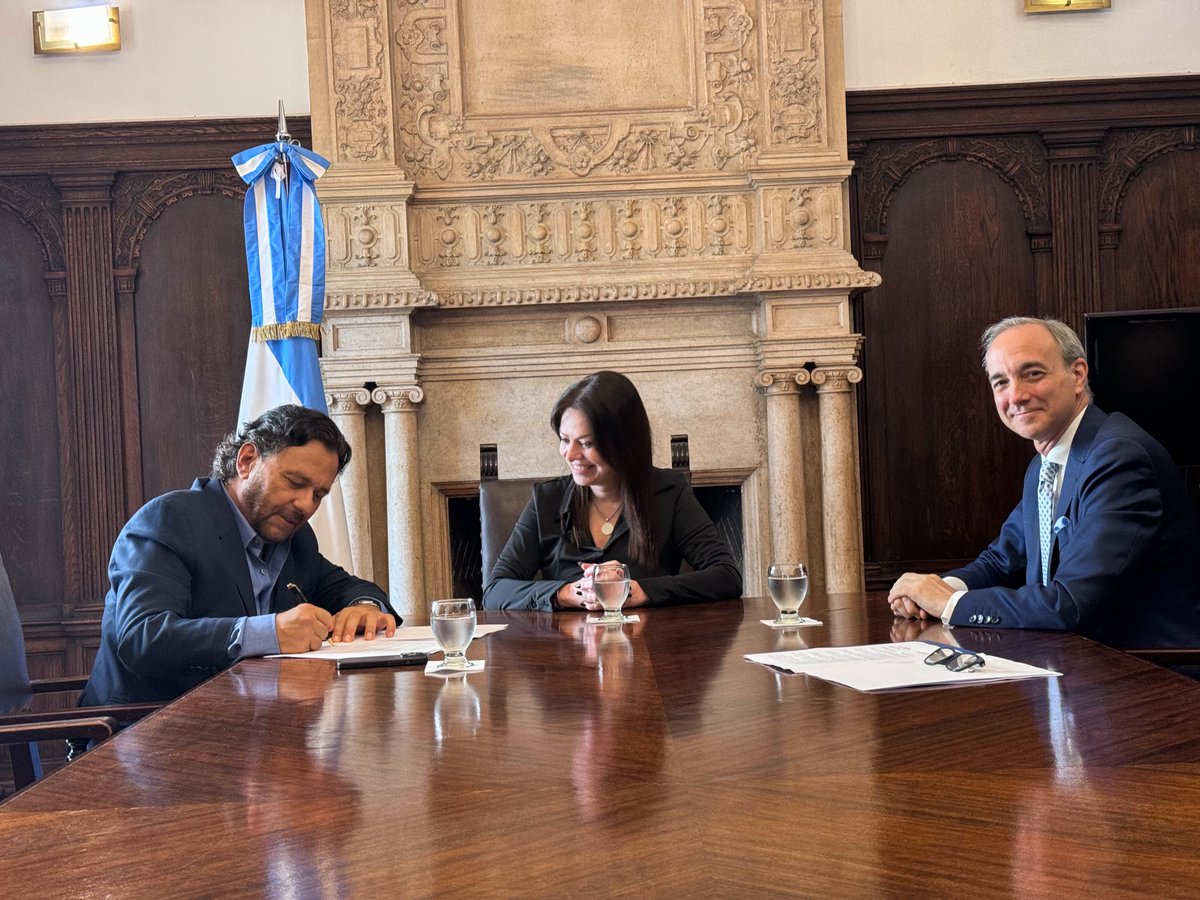 Firmamos con la ministra de Capital Humano, <a href="/SPettovelloOK/">Sandra Pettovello</a>, un acuerdo específico para la reactivación de obras de refuncionalización y refacción de edificios escolares salteños que serán financiadas con fondos provinciales. 

☑️Además, el Gobierno Nacional avanzará en la