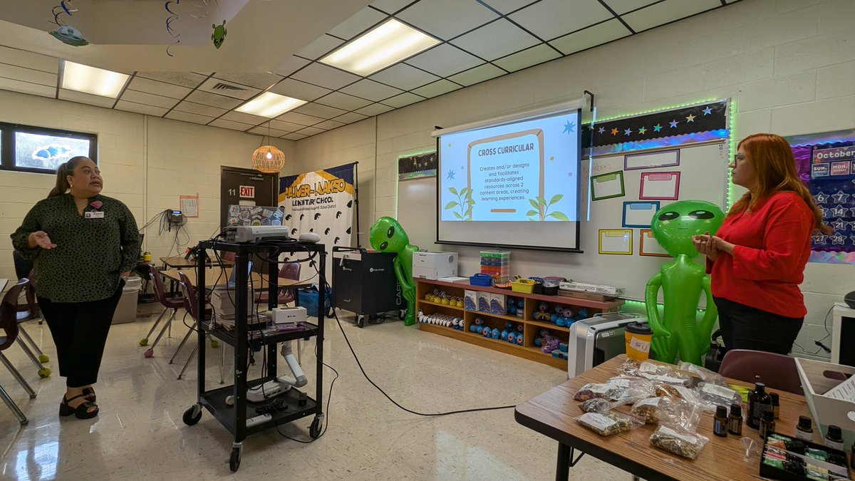 Ocelotscode's tweet image. 💚📝It was a great day for our coding lab team to collaborate with IC @blarraga80 and @TeacherAleman. Thank you for sharing your expertise. We also took some time to take care of our mental health by creating an essential oils blend. 📝💚 #MentalHealthAwarenessMonth