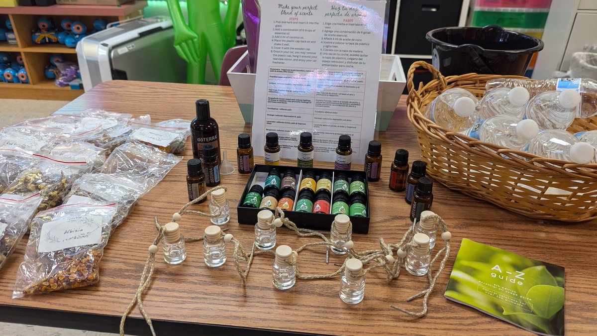 Ocelotscode's tweet image. 💚📝It was a great day for our coding lab team to collaborate with IC @blarraga80 and @TeacherAleman. Thank you for sharing your expertise. We also took some time to take care of our mental health by creating an essential oils blend. 📝💚 #MentalHealthAwarenessMonth