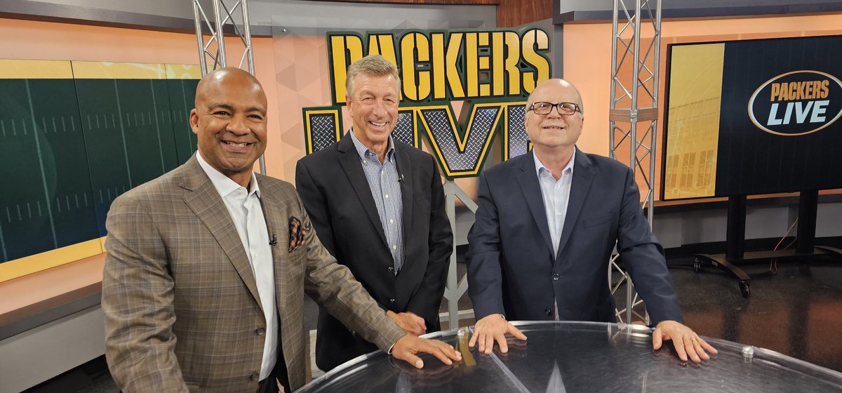 Coming up tonight at 6:30 on Packers Live <a href="/DennisKrause1/">Dennis Krause</a> <a href="/waynelarrivee/">Wayne Larrivee</a> and I discuss Romeo Doubs bounce back game. And why the #Packers may be the team to beat in the NFC.