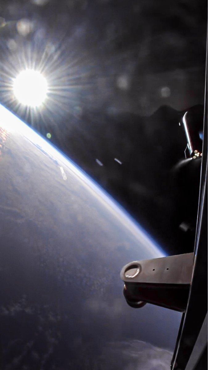 SpaceX's tweet image. Starship on its fifth flight test. Views powered by @Starlink