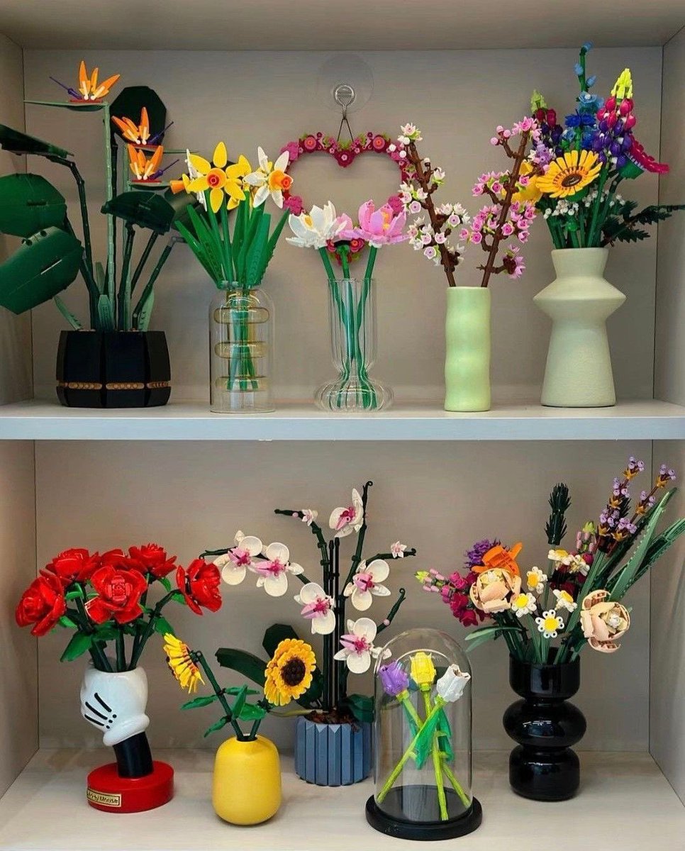i3Moment's tweet photo. Lego flowers https://t.co/n4lDBGWyhm