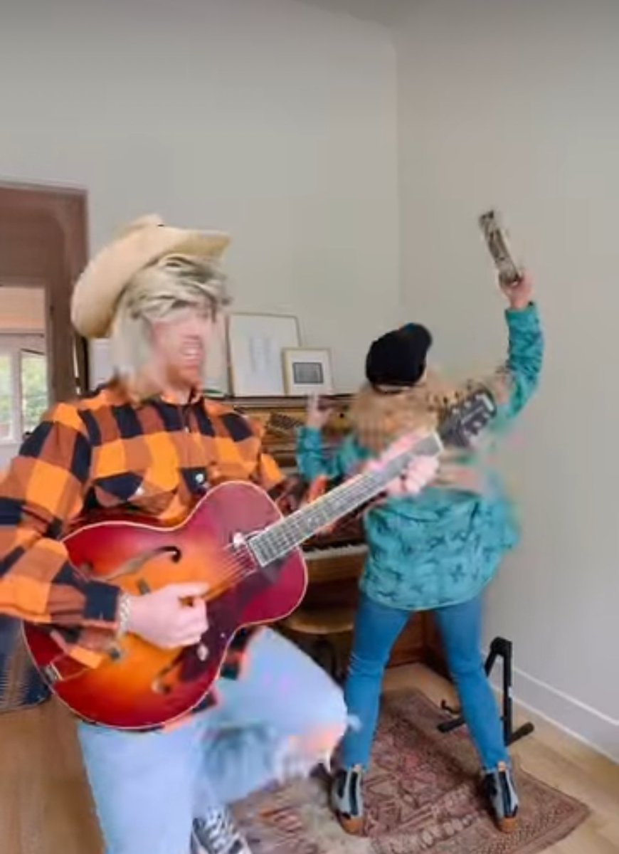 yall learn this dance real quick
 #SwitchItUpChallenge 

instagram.com/reel/DBJrehtvJ…