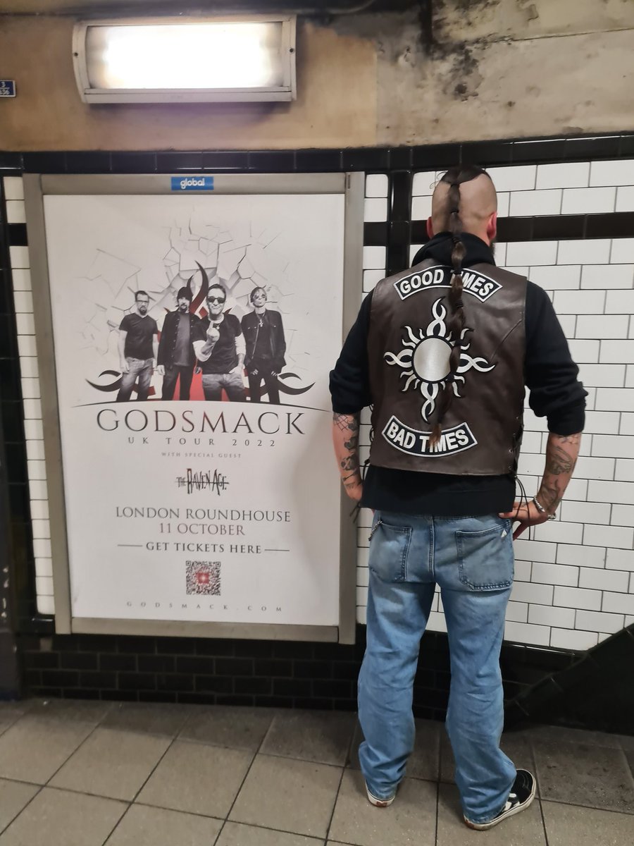 Metalman59's tweet photo. @godsmack I am begging you please come back to the UK!!!! @SullyErna do you remember me holding this amazing cut up in the Roundhouse in London? https://t.co/6hr55leKNr