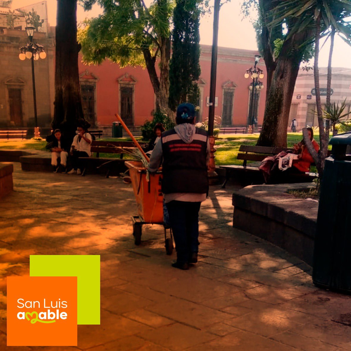 En la Dirección de Gestión Ecológica y Manejo de Residuos en San Luis Potosí estamos comprometidos con la limpieza de las plazas públicas 🏞️. Con el fin de mantener estos espacios libres de basura 🗑️y en óptimas condiciones para la comunidad 
#SanLuisAmable #AmableconelPlaneta
