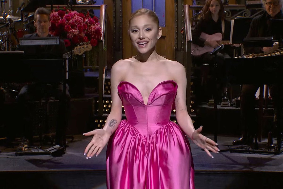 infoari's tweet photo. NÃO TINHA SIDO CANCELADA? SNL de Ariana Grande foi a maior audiência (5.57M) do programa nos últimos TRÊS anos! 

A cantora sozinha teve mais espectadores que todos os artistas presentes no VMAs deste ano (4M). https://t.co/mAxUKk1CZS