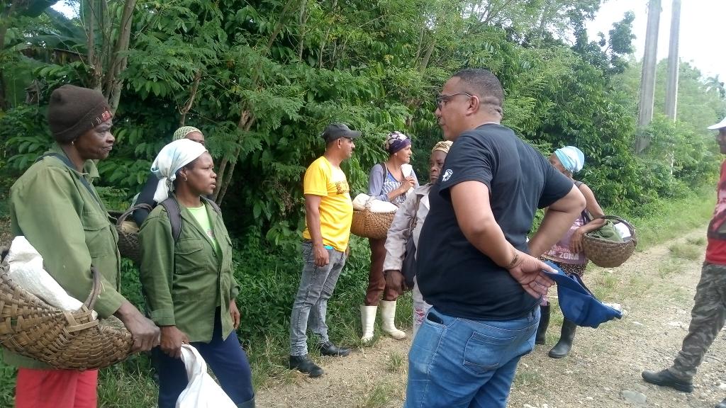 yoeaberob1's tweet photo. Las mujeres de campo en #Cuba, han logrado un alto grado de empoderamiento gracias a las políticas inclusivas de la Revolución. Su esfuerzo y dedicación son fundamentales para construir un futuro más justo y próspero.
#DiaInternacionaldelaMujerRural 
#Guantánamo https://t.co/bTbZNtOg1E