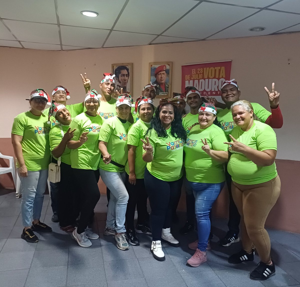 El Secretariado del Movimiento Somos Venezuela Pq. Vista al Sol, Reunidos para la planificación de los diferentes abordaje que se ejecutaran por cada BMS para la asambleas informativas referente al Gran Congreso Historico de la 5ta generación y las 7T.

#CiudadGuayanaParaVivir