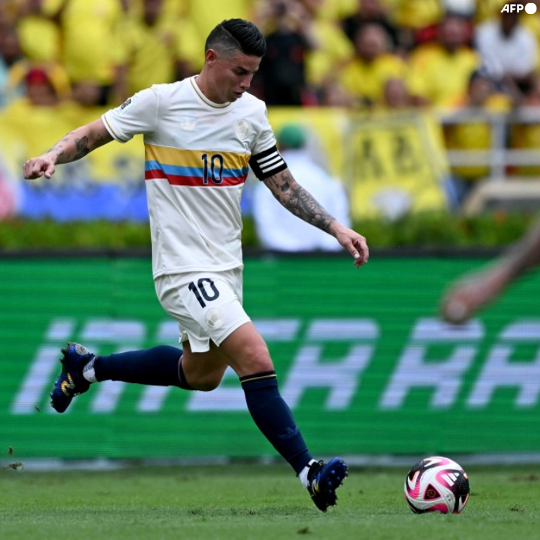 Fue el futbolista con MÁS ASISTENCIAS (6) en la pasada Copa América y ya es el jugador con MÁS ASISTENCIAS (4) en las presentes eliminatorias de la CONMEBOL. Y algunos lo querían retirar de la Selección de Colombia, JAJA. Respeten al GOAT de Colombia, pecadores. RESPETEN AL REY