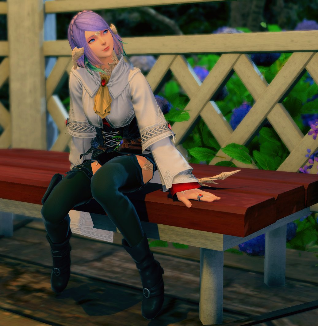 Would you sit next her? 😳