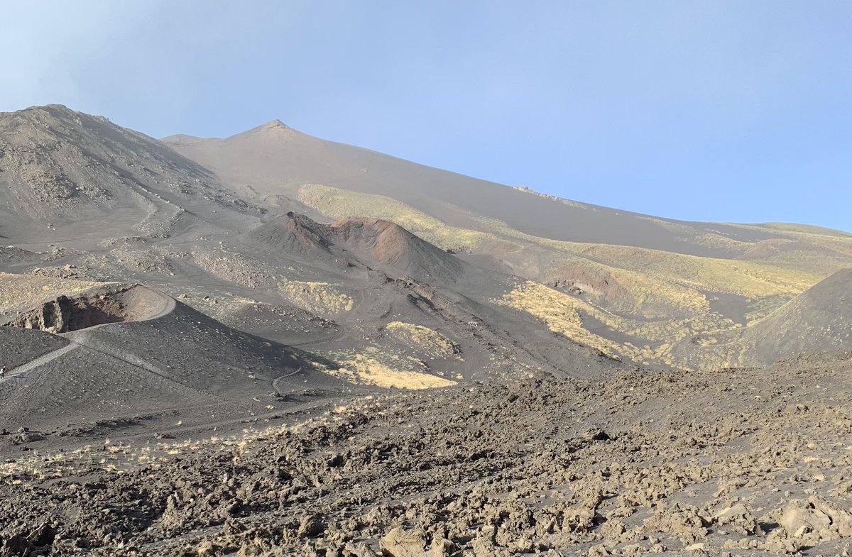 TheRuggieroLab's tweet image. Already spent 3 incredible days here, I must say I’m thoroughly enjoying the EMBO Workshop in Catania—the science, the location, and, most of all, the wonderfully friendly atmosphere of the “muscle” people. On the top of that, a visit to Mount Etna this afternoon🏃🏻♀️👇🏼