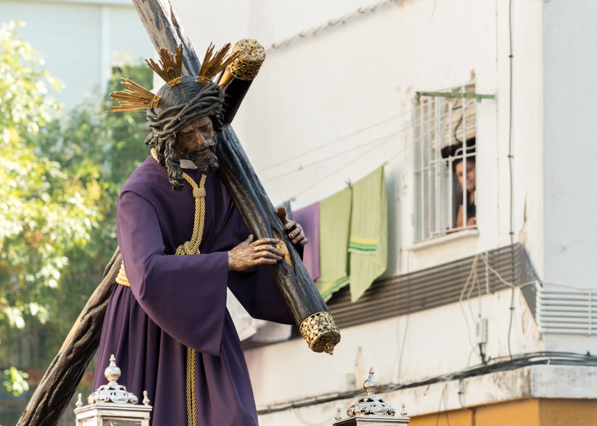 HdadGranPoder's tweet photo. Hoy, 16 de octubre, se cumplen 3 años del inicio de la estancia del Señor del Gran Poder durante 21 días en #SantaMisión2021 en los que sus vecinos contemplaron su rostro lleno de amor y misericordia. Ahora nos llama a continuar su Misión, que es también
la nuestra y sigue viva. https://t.co/zVmtaIRYQj