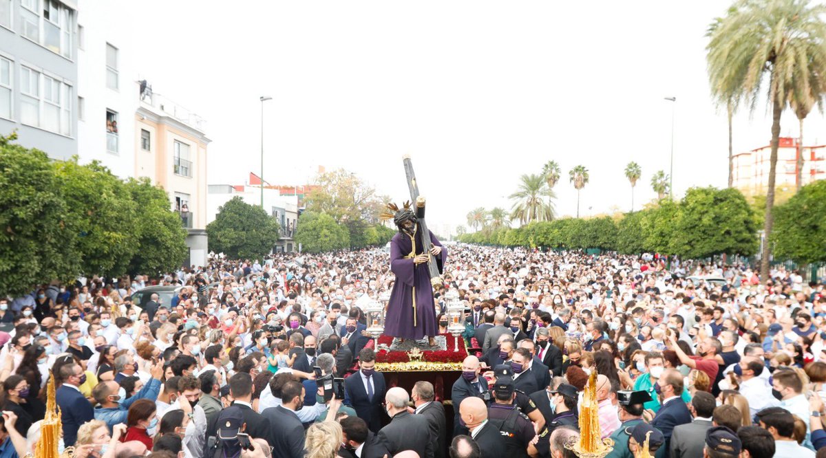 HdadGranPoder's tweet photo. Hoy, 16 de octubre, se cumplen 3 años del inicio de la estancia del Señor del Gran Poder durante 21 días en #SantaMisión2021 en los que sus vecinos contemplaron su rostro lleno de amor y misericordia. Ahora nos llama a continuar su Misión, que es también
la nuestra y sigue viva. https://t.co/zVmtaIRYQj