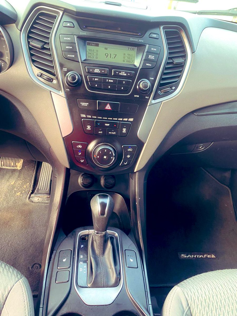 Hyundai Santa Fe Sport 2015
⛽️Essence 2.0T 
Motorisation 4 cylindres 
Version 4x4
Boîte Automatique
Kilométrage 98.000
Intérieur tissu beige 
Prix :8.500.000Fcfa
#Rtapprécié