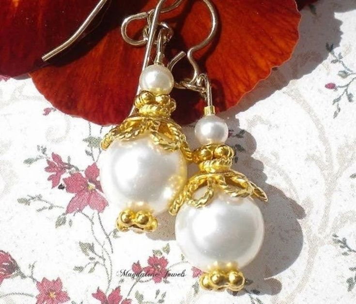 PamelaBaker67's tweet photo. https://t.co/g9Z4CZwERH @MagdaleneJewels #WeddingSwarovskiPearlEarrings #22KBeadcaps #BMECountdown https://t.co/hf4zVNpPHb