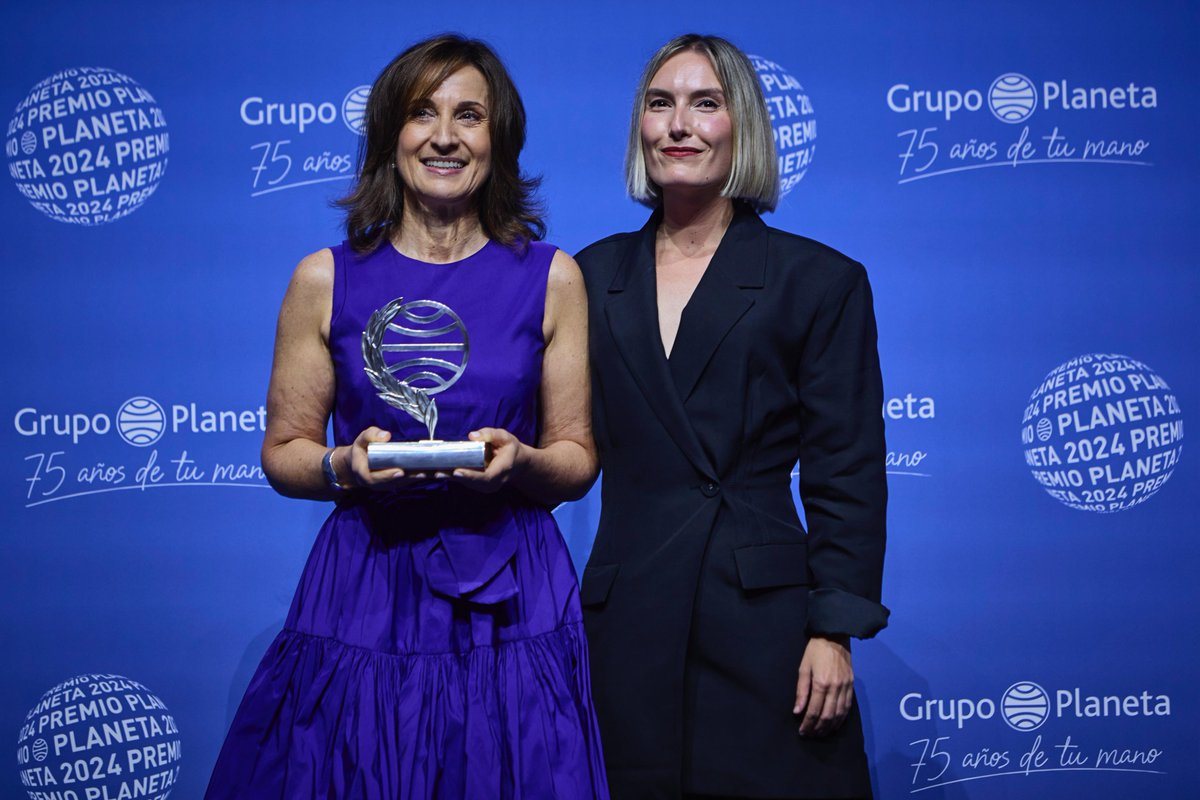 Editorial Planeta (@edit_planeta) on Twitter photo Las novelas «Victoria», de Paloma Sánchez-Garnica, y «Fuego en la garganta», de Beatriz Serrano, ganadora y finalista del Premio Planeta 2024.
¡En librerías el próximo 6 de noviembre!
#PremioPlaneta2024 #75AñosGrupoPlaneta <a href="/Planetadelibros/">PlanetadeLibros</a> Las novelas «Victoria», de Paloma Sánchez-Garnica, y «Fuego en la garganta», de Beatriz Serrano, ganadora y finalista del Premio Planeta 2024.
¡En librerías el próximo 6 de noviembre!
#PremioPlaneta2024 #75AñosGrupoPlaneta <a href="/Planetadelibros/">PlanetadeLibros</a>
